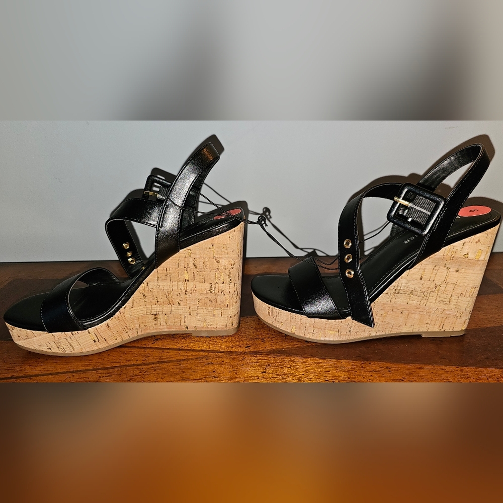 NWT-Marc Fisher-Women's Sandals-Size 6-Black - Picture 2 of 6